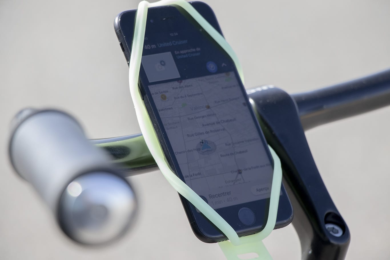 Support Smartphone pour Vélo Celly ARMORBIKEBK Noir Métal - DIAYTAR SÉNÉGAL